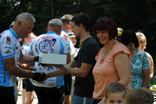 Charitativní cyklotour Josefa Zimovčáka Na kole dětem - 4.6.2016