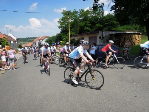 Charitativní cyklotour Josefa Zimovčáka Na kole dětem - 4.6.2016