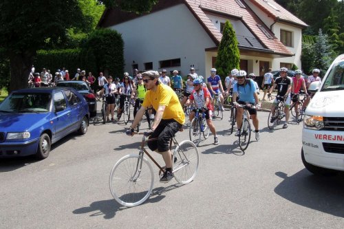 Charitativní cyklotour Josefa Zimovčáka Na kole dětem - 4.6.2016