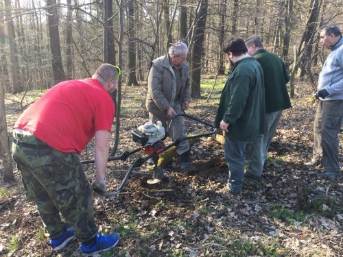 Soubor /2018-04-07-vysadba-dubu-09.jpg