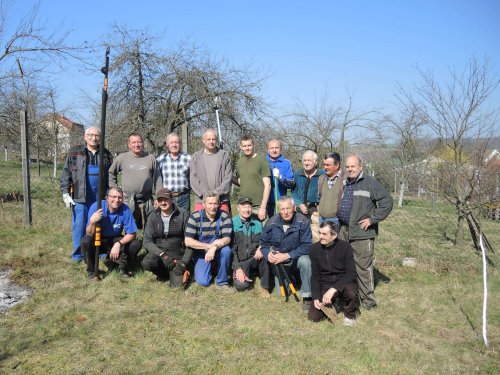 Brigáda zahrádkářů v zahradě školy - 31.3.2019