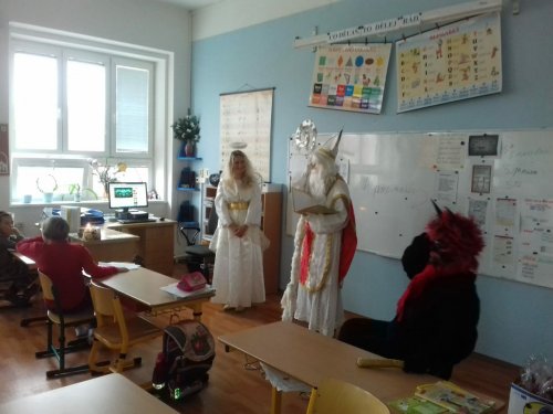 Návštěva Mikuláše s družinou v ZŠ Podolí - 5.12.2019