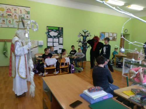 Návštěva Mikuláše s družinou v ZŠ Podolí - 5.12.2019