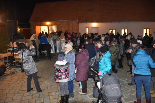 Živý Betlém a Česko zpívá koledy v Podolí - 11.12.2019