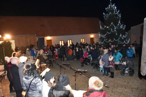 Živý Betlém a Česko zpívá koledy v Podolí - 11.12.2019