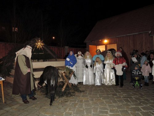 Živý Betlém a Česko zpívá koledy v Podolí - 11.12.2019