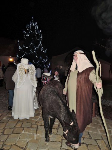 Živý Betlém a Česko zpívá koledy v Podolí - 11.12.2019
