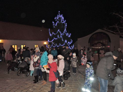 Živý Betlém a Česko zpívá koledy v Podolí - 11.12.2019