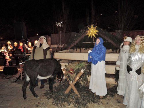 Živý Betlém a Česko zpívá koledy v Podolí - 11.12.2019
