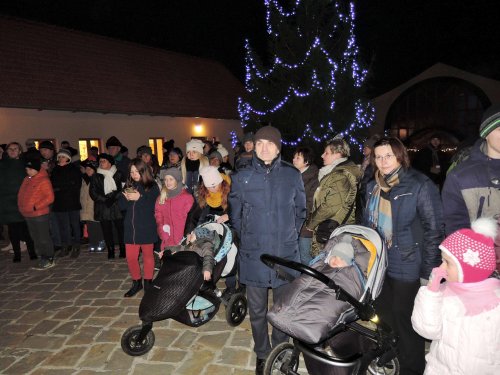 Živý Betlém a Česko zpívá koledy v Podolí - 11.12.2019