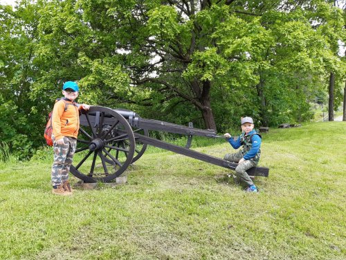 Vycházka na hrad Brumov a Pulčinské skály - 29.5.2021