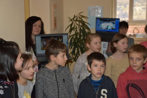 Paní starostka rozdávala dárky ve škole a školce - 21.12.2021