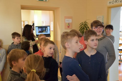 Paní starostka rozdávala dárky ve škole a školce - 21.12.2021