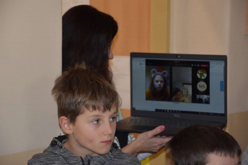 Paní starostka rozdávala dárky ve škole a školce - 21.12.2021