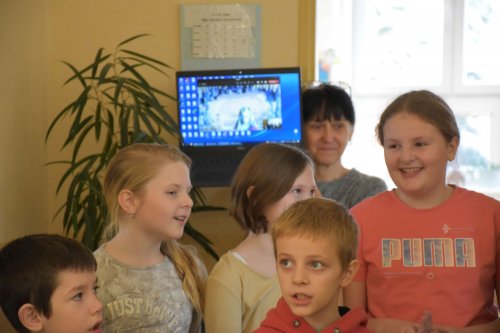 Paní starostka rozdávala dárky ve škole a školce - 21.12.2021