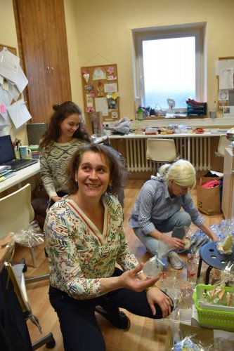 Paní starostka rozdávala dárky ve škole a školce - 21.12.2021