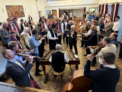 František Holmes Ilík oslavil 75 let - pogratulovaly mu i Podolské Frišky - 16.4.2023