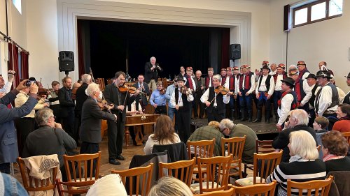 František Holmes Ilík oslavil 75 let - pogratulovaly mu i Podolské Frišky - 16.4.2023