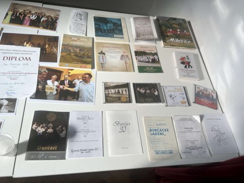 František Holmes Ilík oslavil 75 let - pogratulovaly mu i Podolské Frišky - 16.4.2023