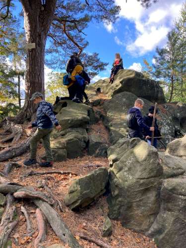 Vycházka Sokolů na hrad Buchlov a Karlovu skálu - 26.10.2023
