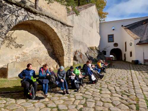 Vycházka Sokolů na hrad Buchlov a Karlovu skálu - 26.10.2023