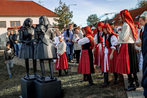 Krojové sochy - Sousoší Cestú k muzice od Víti Bobčíka - 19.10.2024