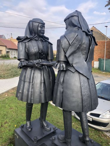 Krojové sochy - Sousoší Cestú k muzice od Víti Bobčíka - 19.10.2024