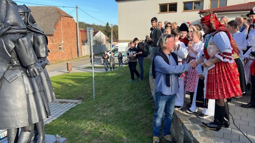 Krojové sochy - Sousoší Cestú k muzice od Víti Bobčíka - 19.10.2024