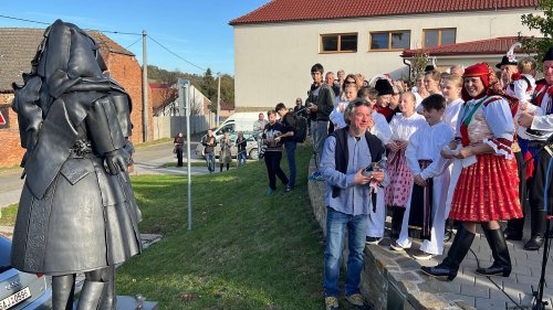 Krojové sochy - Sousoší Cestú k muzice od Víti Bobčíka - 19.10.2024