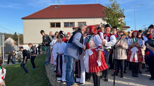 Krojové sochy - Sousoší Cestú k muzice od Víti Bobčíka - 19.10.2024