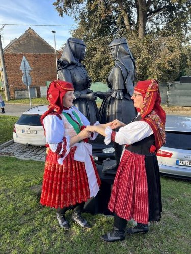 Krojové sochy - Sousoší Cestú k muzice od Víti Bobčíka - 19.10.2024