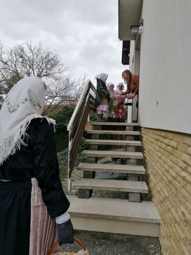 Královničky - nosení létečka v Podolí - 6.4.2025