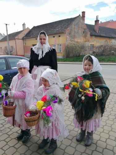 Královničky - nosení létečka v Podolí - 6.4.2025