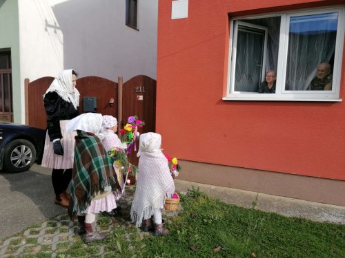 Královničky - nosení létečka v Podolí - 6.4.2025