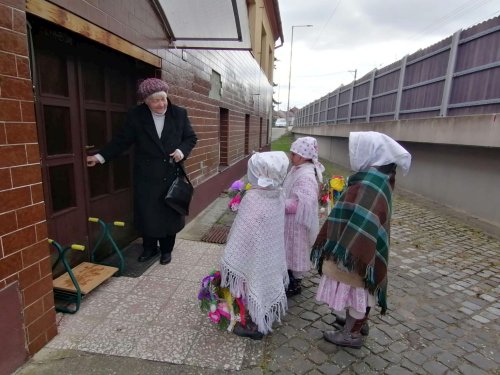 Královničky - nosení létečka v Podolí - 6.4.2025