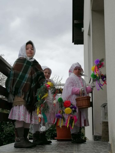 Královničky - nosení létečka v Podolí - 6.4.2025