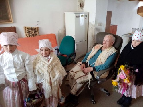 Královničky - nosení létečka v Podolí - 6.4.2025