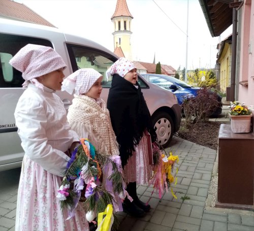 Královničky - nosení létečka v Podolí - 6.4.2025