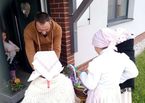 Královničky - nosení létečka v Podolí - 6.4.2025