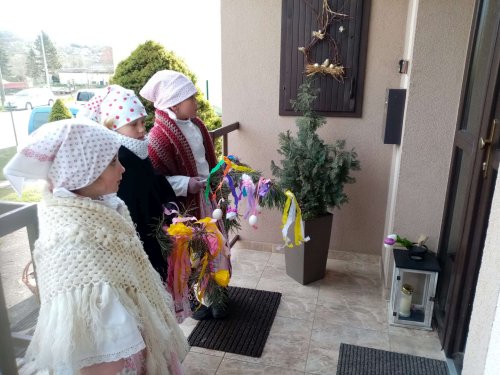 Královničky - nosení létečka v Podolí - 6.4.2025