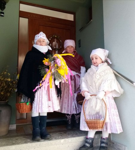 Královničky - nosení létečka v Podolí - 6.4.2025