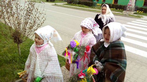 Královničky - nosení létečka v Podolí - 6.4.2025