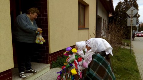 Královničky - nosení létečka v Podolí - 6.4.2025