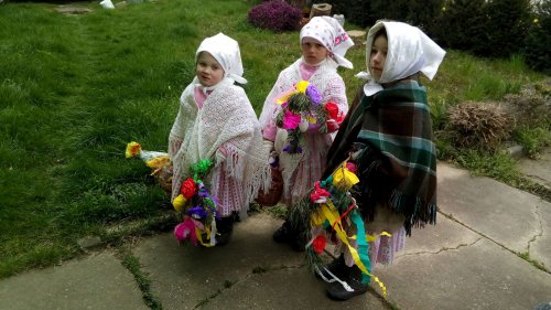 Královničky - nosení létečka v Podolí - 6.4.2025