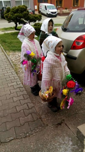 Královničky - nosení létečka v Podolí - 6.4.2025