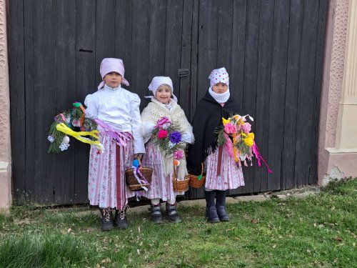 Královničky - nosení létečka v Podolí - 6.4.2025