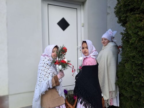 Královničky - nosení létečka v Podolí - 6.4.2025