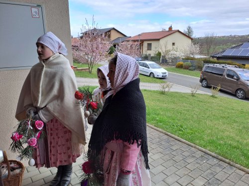 Královničky - nosení létečka v Podolí - 6.4.2025