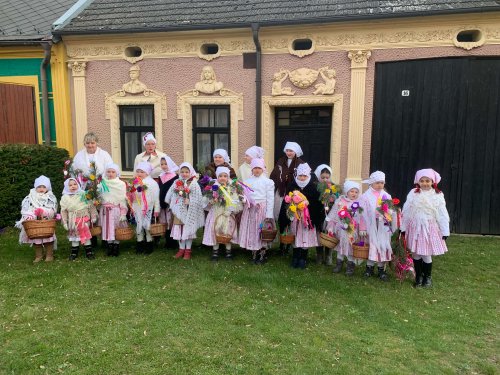 Královničky - nosení létečka v Podolí - 6.4.2025