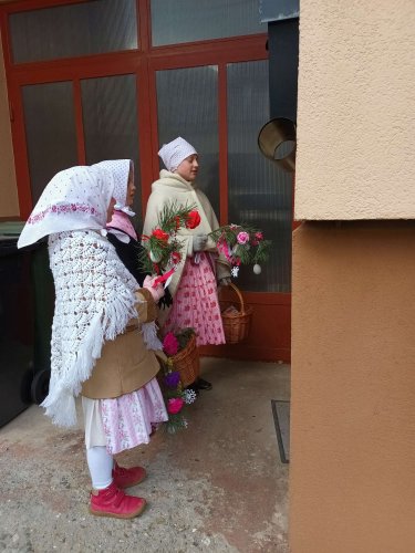 Královničky - nosení létečka v Podolí - 6.4.2025